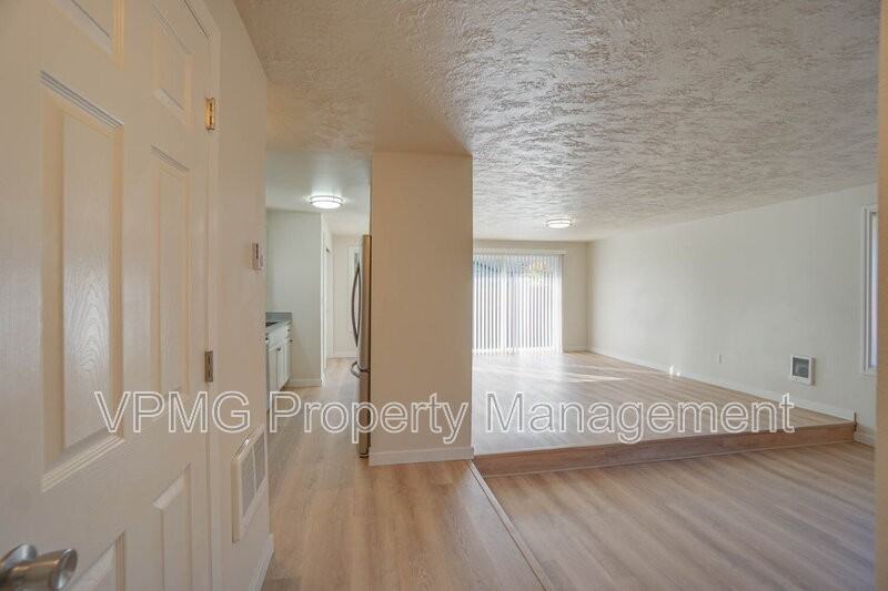 9407 Ne 21st St - Photo 6 of 32