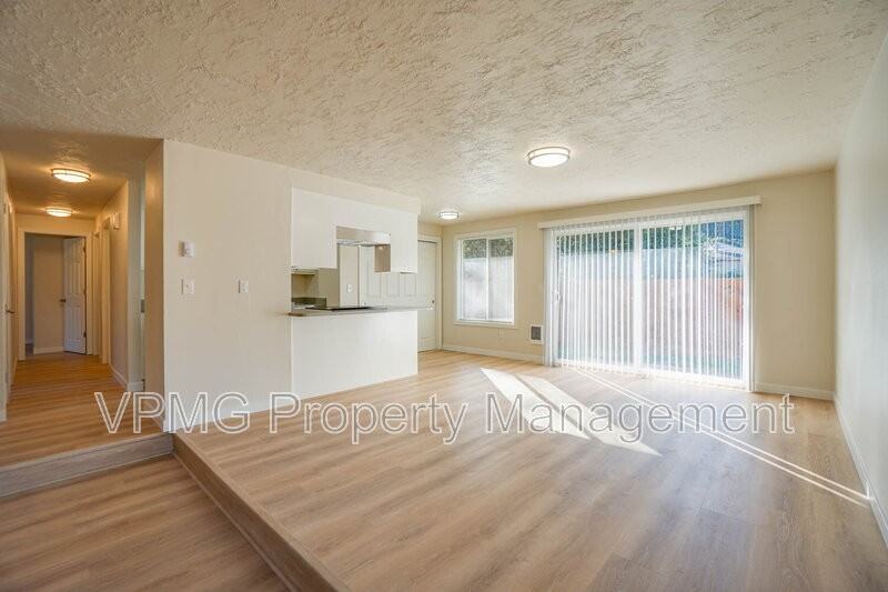 9407 Ne 21st St - Photo 7 of 32