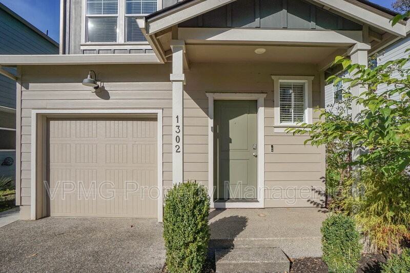 1302 Sw 5th St - Photo 4 of 35
