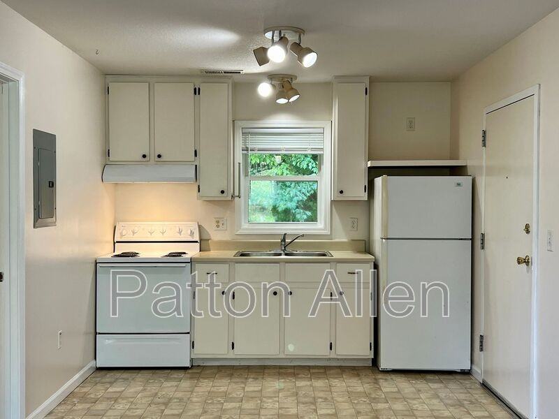 121 Citadel Dr #214 - Photo 5 of 11