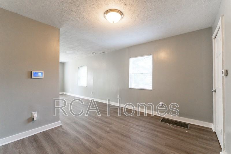 1932 Lawrence St - Photo 3 of 11