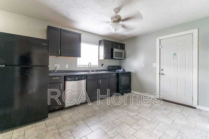 1932 Lawrence St - Photo 5 of 11
