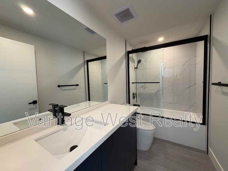 3701 Astoria Dr - Photo 3 of 20