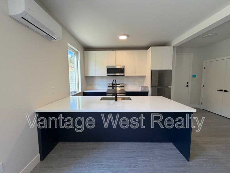 3701 Astoria Dr - Photo 4 of 20