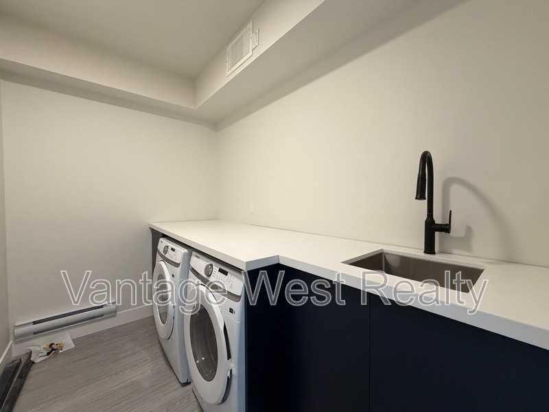 3701 Astoria Dr - Photo 5 of 20