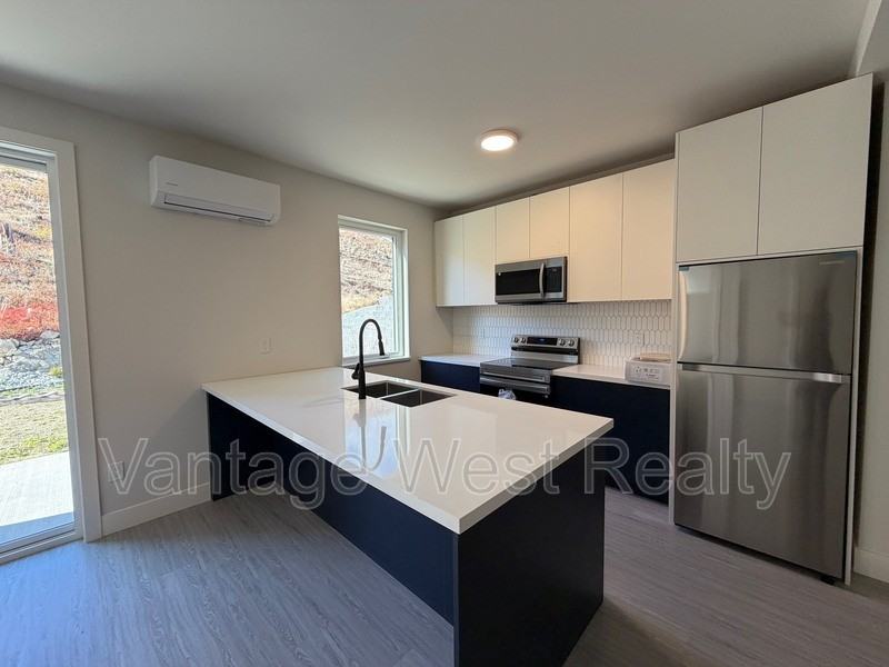 3701 Astoria Dr - Photo 6 of 20