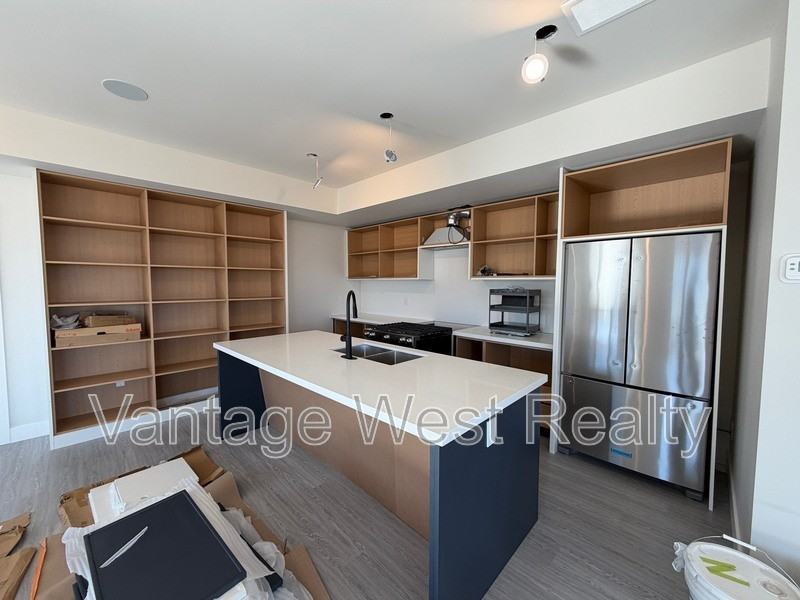 3794 Astoria Dr - Photo 4 of 43