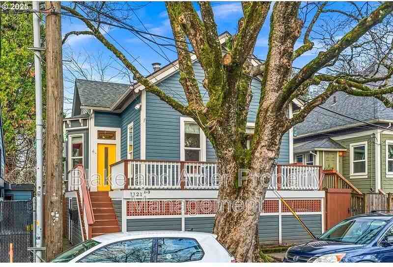 1121 Se Sherman St #B - Photo 2 of 13