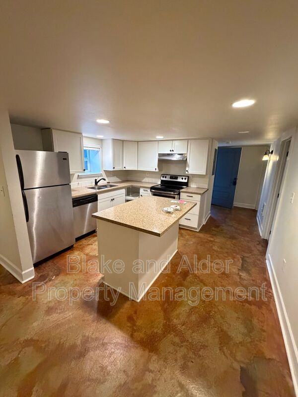 1121 Se Sherman St #B - Photo 4 of 13
