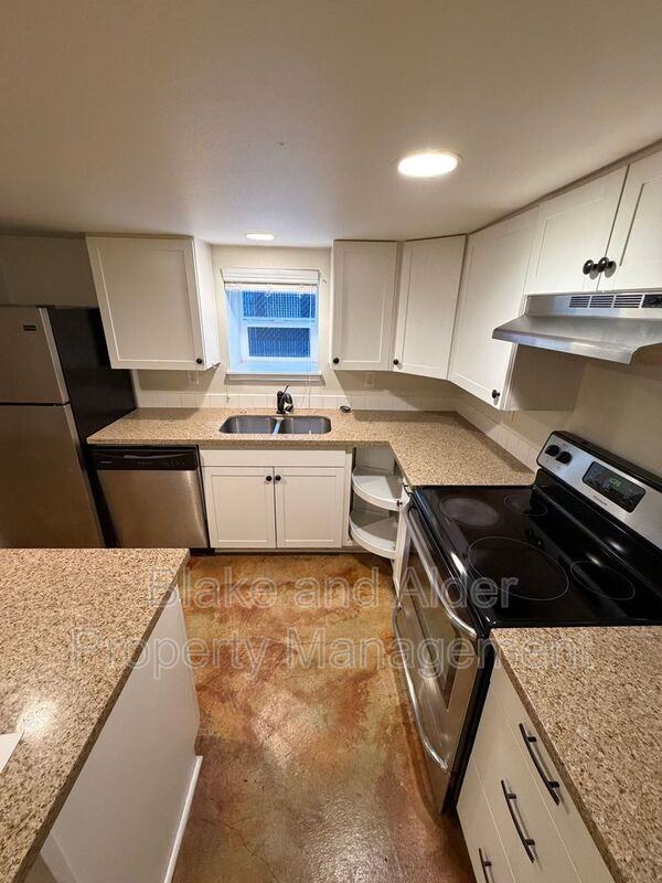 1121 Se Sherman St #B - Photo 7 of 13