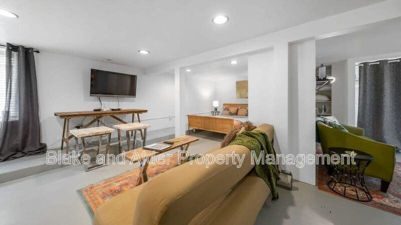 5936 Sw 30th Ave #B - Photo 3 of 10