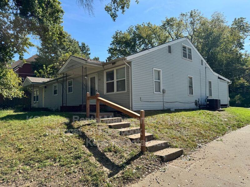 1121 Sherman Ave - Photo 2 of 17