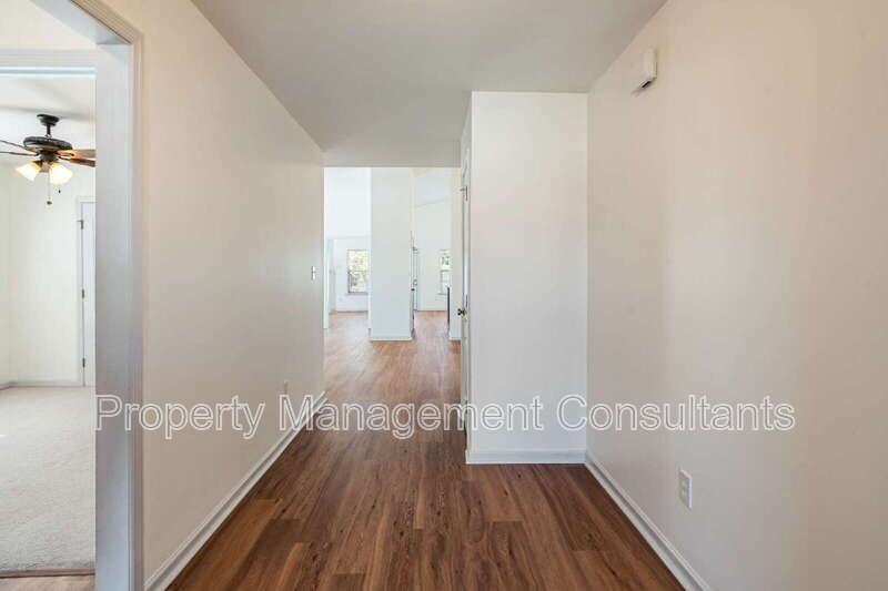 103 Acacia Trail Dr - Photo 4 of 32