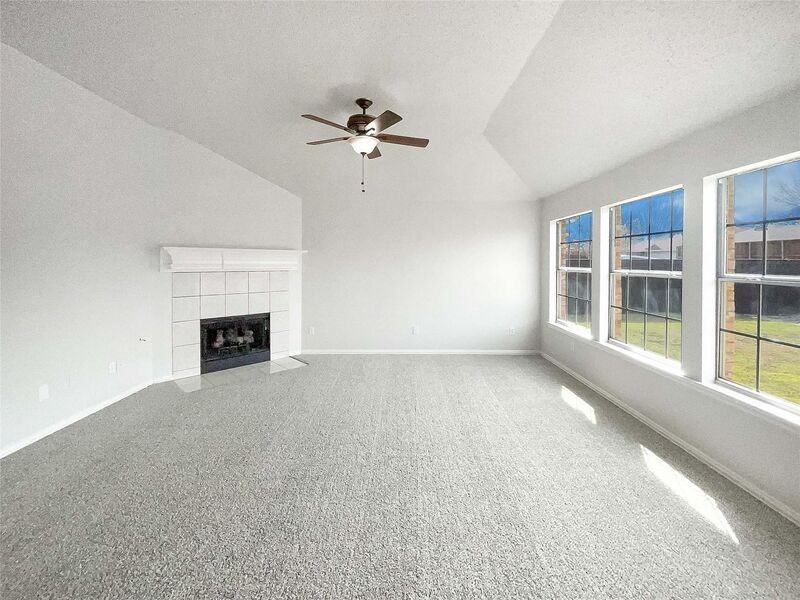 1216 Longhorn Dr - Photo 4 of 19