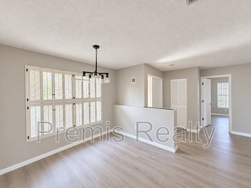 3180 Brunswick Cir - Photo 2 of 10