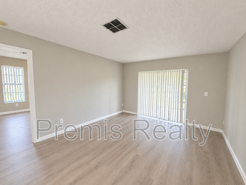3180 Brunswick Cir - Photo 3 of 10