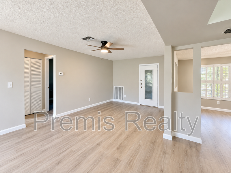 3180 Brunswick Cir - Photo 4 of 10