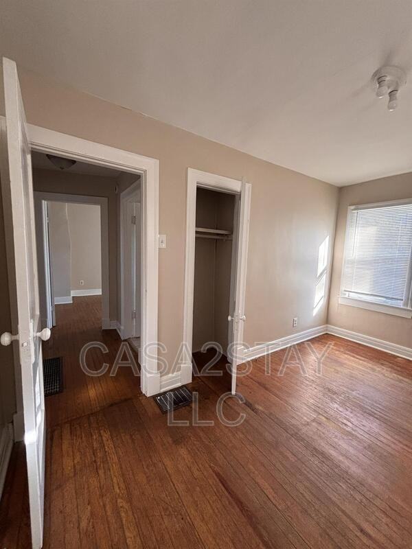 4218 Hazelwood Ave #1 - Photo 4 of 10