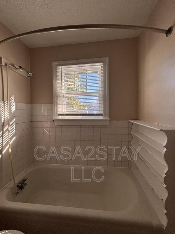 4218 Hazelwood Ave #1 - Photo 5 of 10