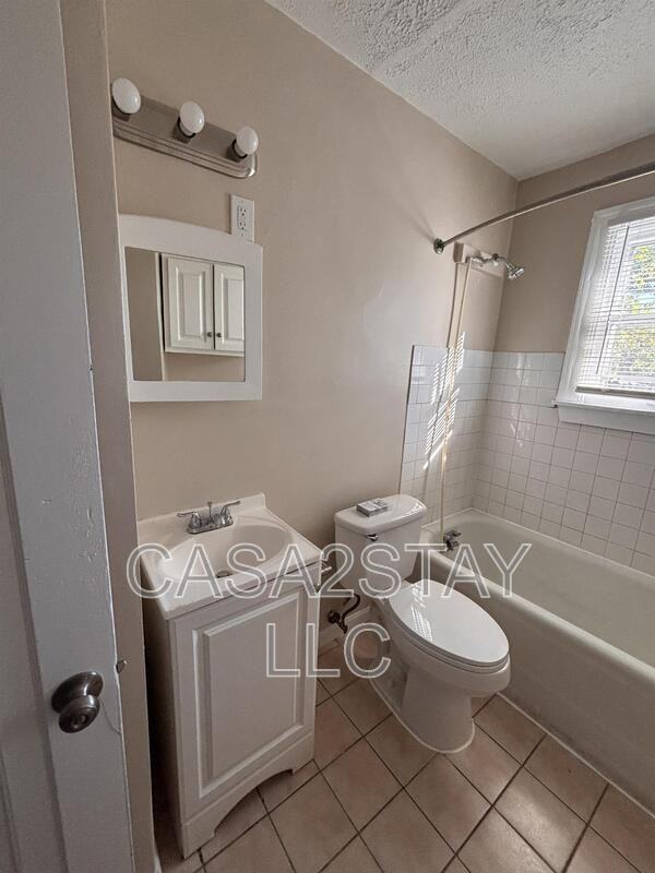 4218 Hazelwood Ave #1 - Photo 6 of 10