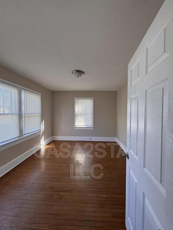 4218 Hazelwood Ave #1 - Photo 7 of 10