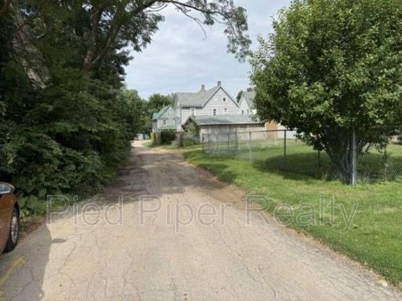 401 E Wyandotte St - Photo 4 of 10