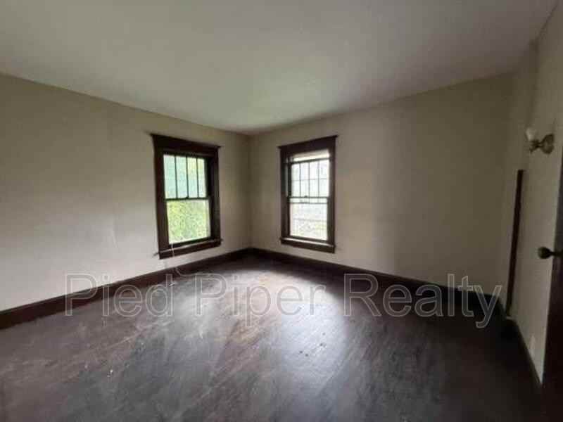 905 S State Ave - Photo 2 of 8