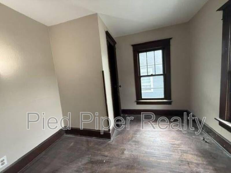 905 S State Ave - Photo 4 of 8