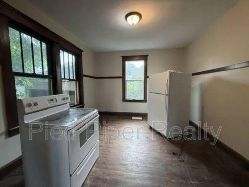 905 S State Ave - Photo 7 of 8
