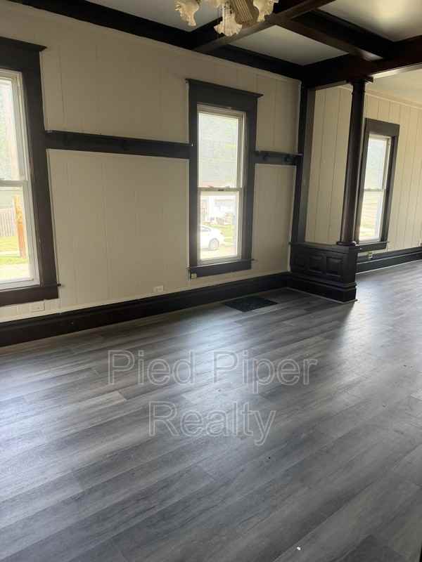 839 S Adams Ave - Photo 2 of 9