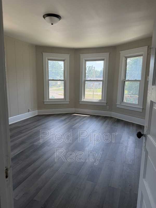 839 S Adams Ave - Photo 3 of 9