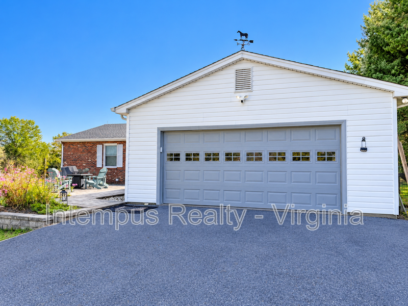 8547 Windhaven Ln