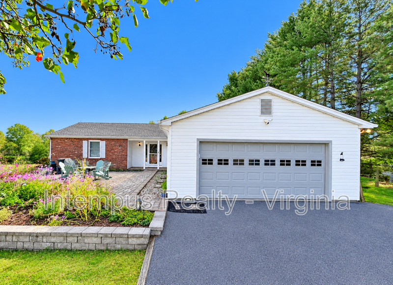 8547 Windhaven Ln - Photo 2 of 15