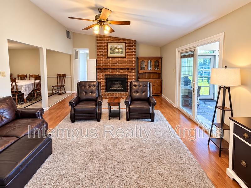 8547 Windhaven Ln - Photo 5 of 15