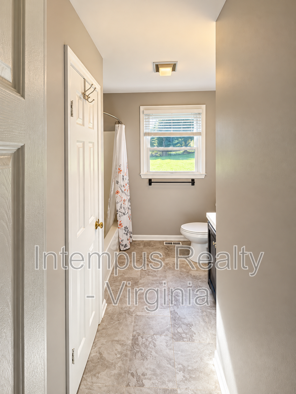 8547 Windhaven Ln - Photo 6 of 15