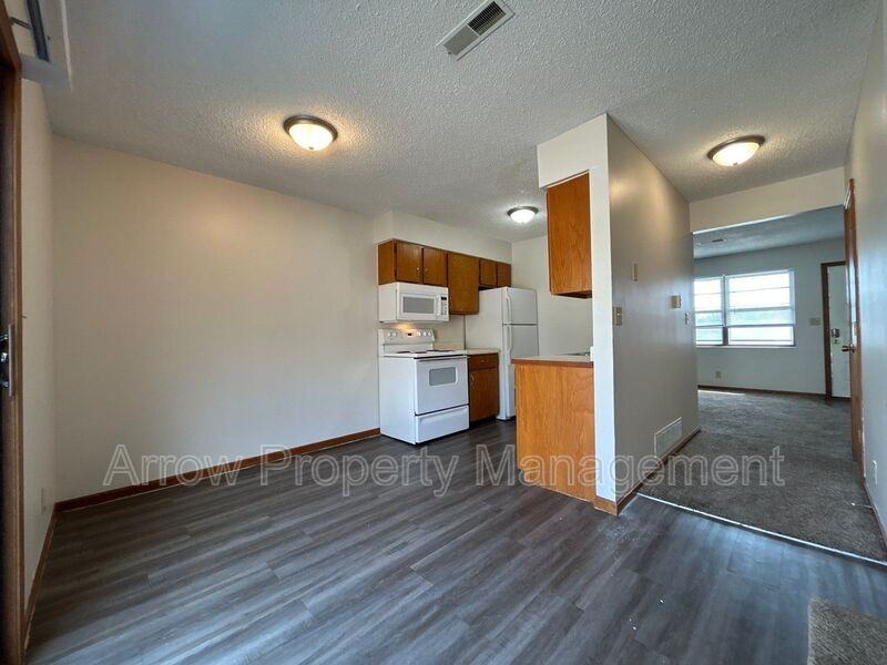 1322 S Jackson St - Photo 2 of 13