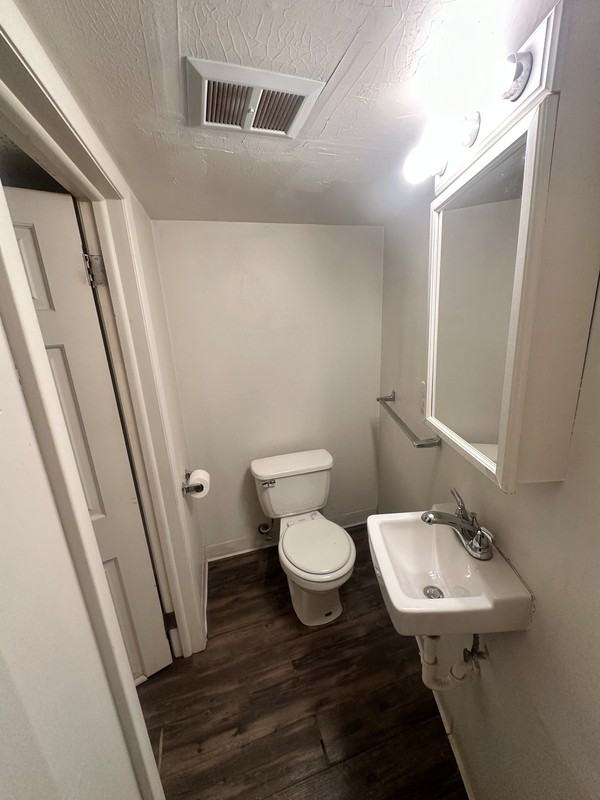 505 E Locust St #D - Photo 6 of 12