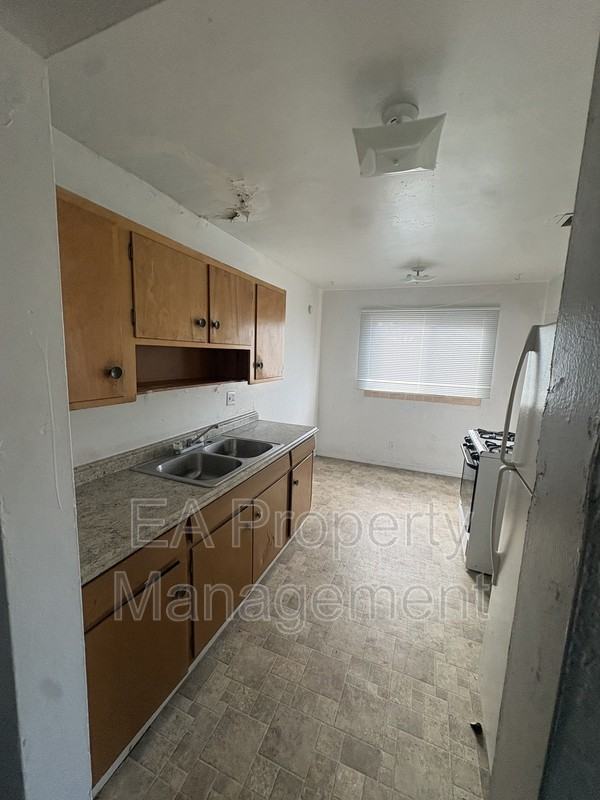 440 Alcazar St Se #A - Photo 4 of 9