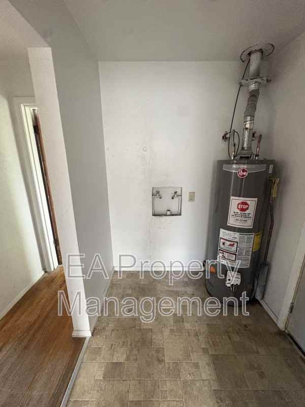 440 Alcazar St Se #A - Photo 6 of 9