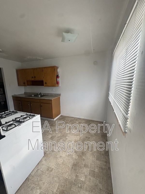 440 Alcazar St Se #A - Photo 7 of 9