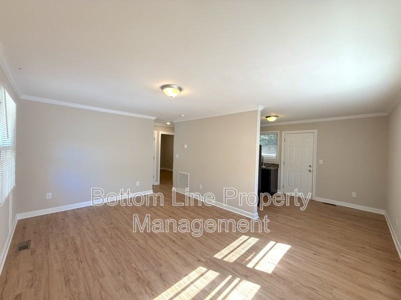 1823 Vinton St - Photo 4 of 12