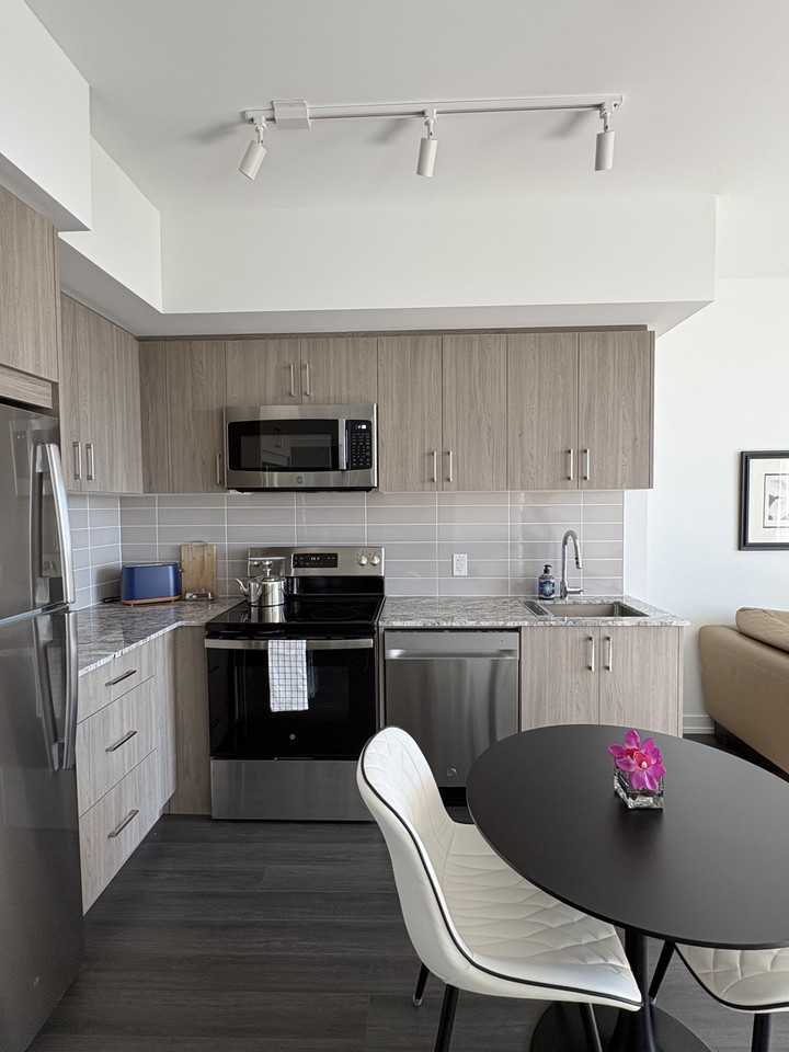 4010 Eglinton Avenue West #705 - Photo 2 of 11