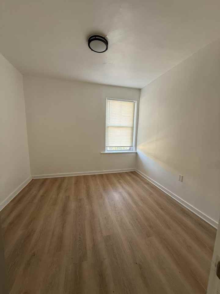 119-21 E 59th St - Photo 4 of 5