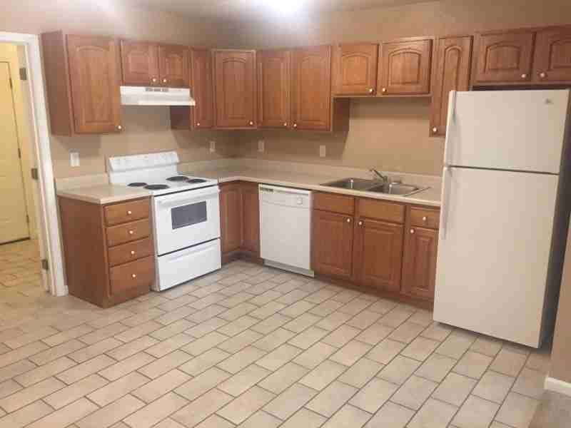 907 Pear St Apt D - Photo 2 of 8