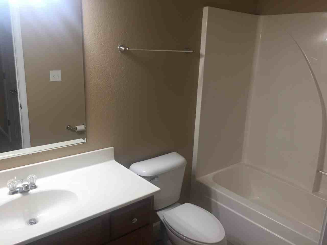 907 Pear St Apt D - Photo 6 of 8