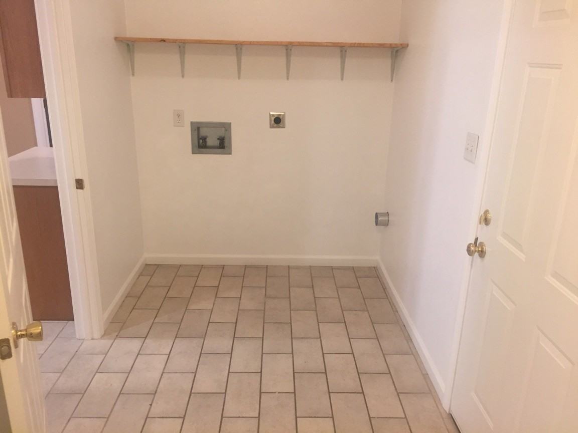 907 Pear St Apt D - Photo 7 of 8