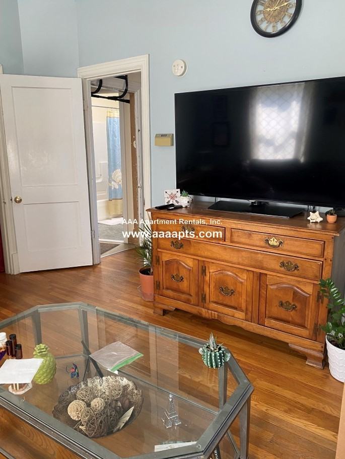 Edward Pl - Photo 2 of 10