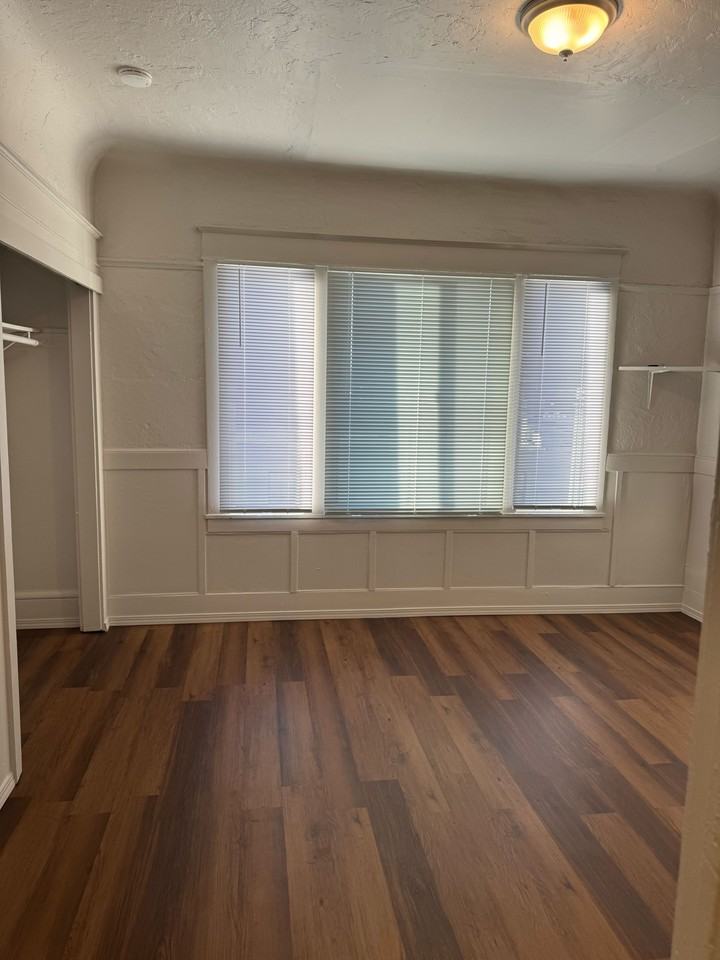 436 E. Oak St - Photo 2 of 11