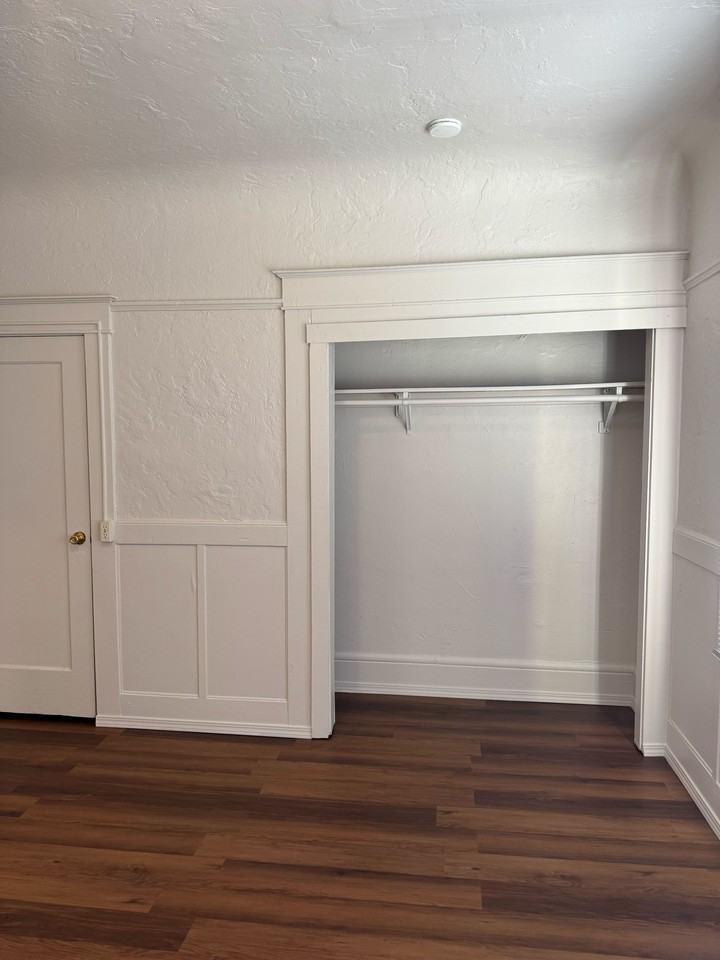 436 E. Oak St - Photo 4 of 11