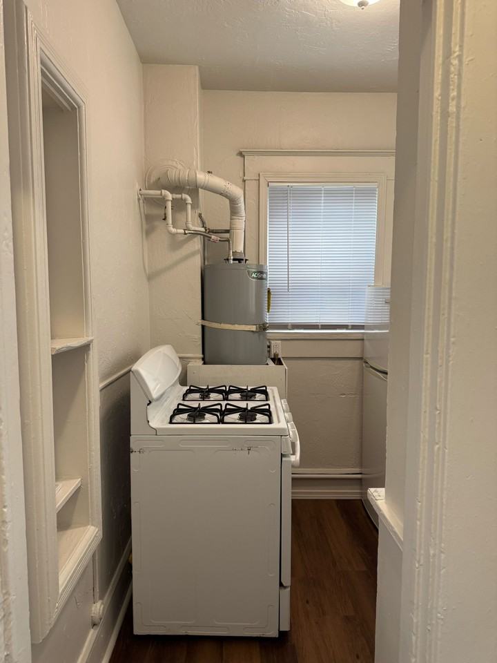 436 E. Oak St - Photo 6 of 11